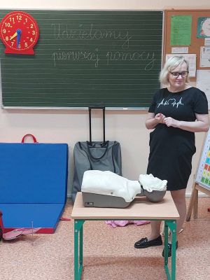 Miniaturka: Zajęcia z udzielania pierwszej pomocy w klasie IIb